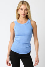 Blue ribbed scoop tank