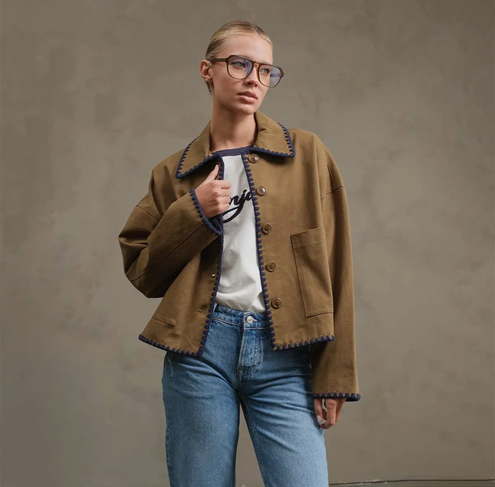 Collar jacket with contrast