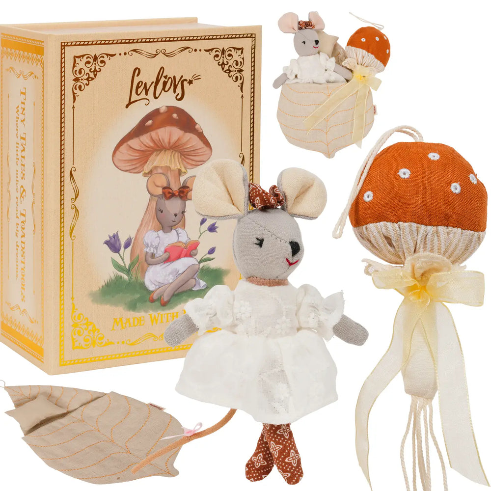 Mouse and the Mushroom Wonder Forest Set Brown