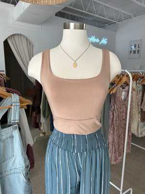 Tan soft scoop tank